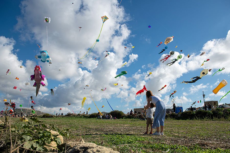 Go all the way up with your kite and touch the sky at the Kite & Wind Festival in Għarb, which takes place in the autumn on the island of Gozo.